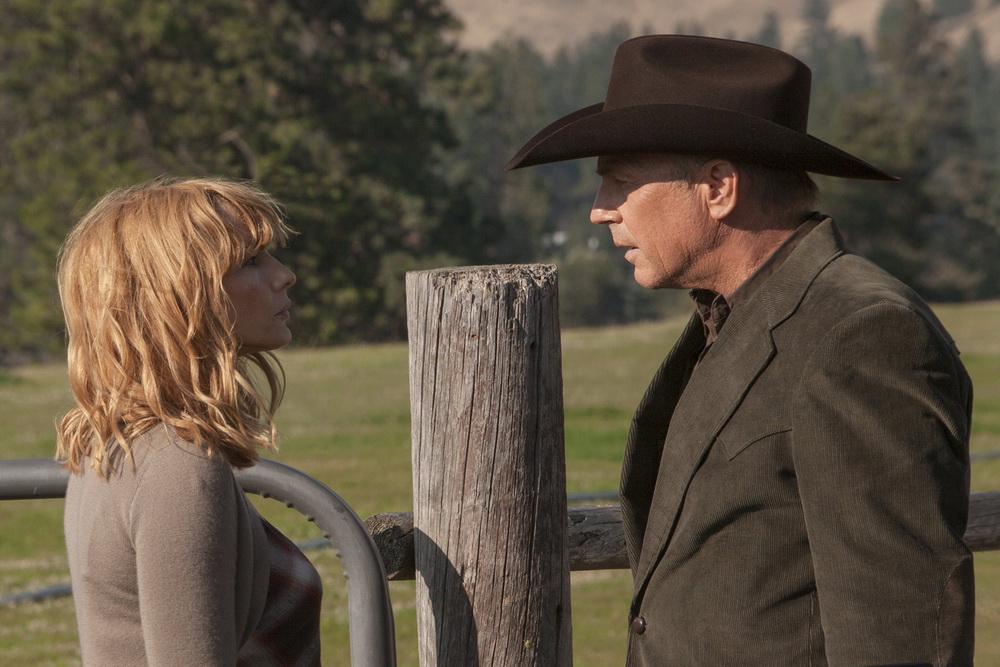 Als Rancher und Patriarch in der Serie „Yellowstone“ (© Sony/AXN)