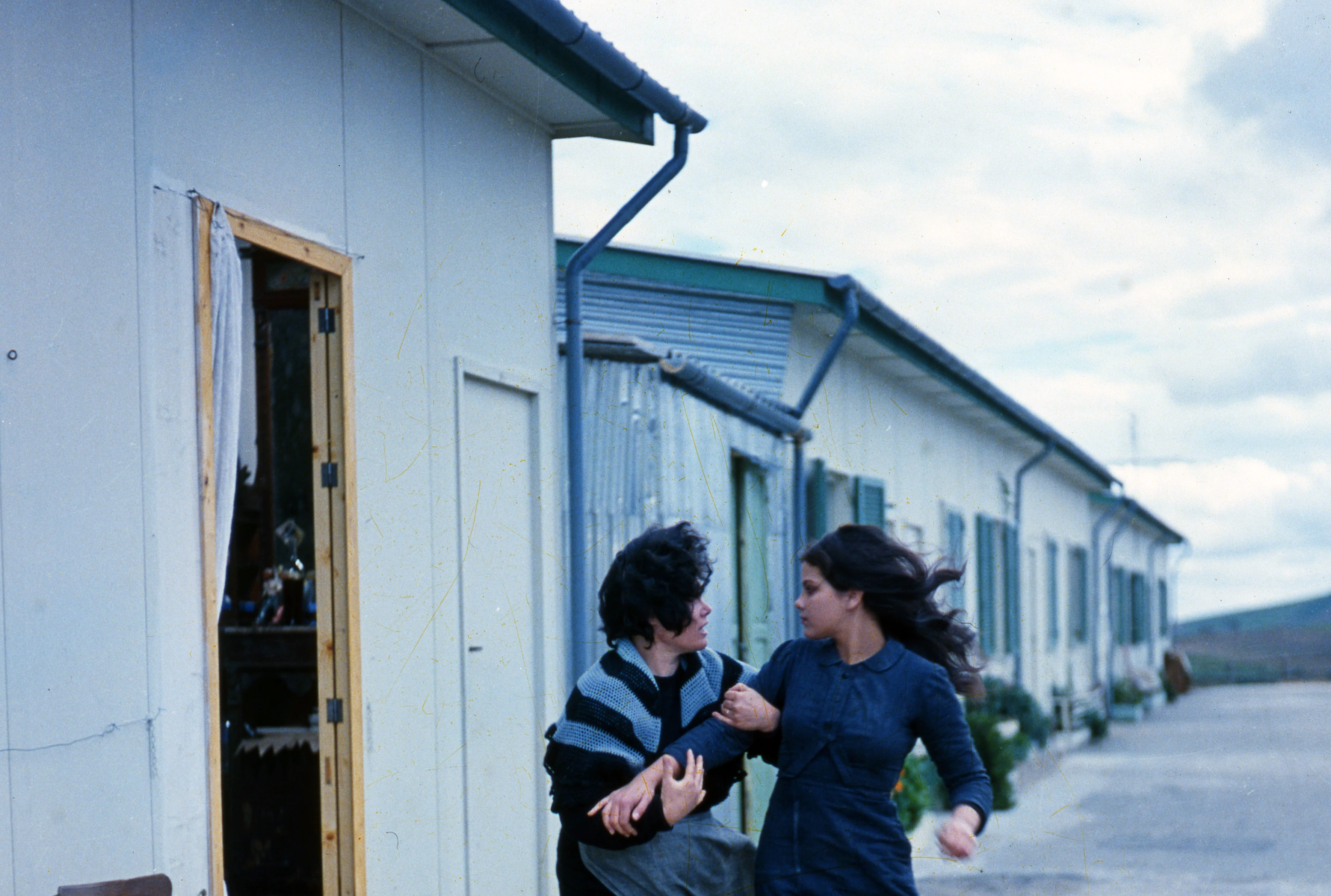 Will sich nicht fügen: Die junge Ornella Muti (r.) (© Donau Film)