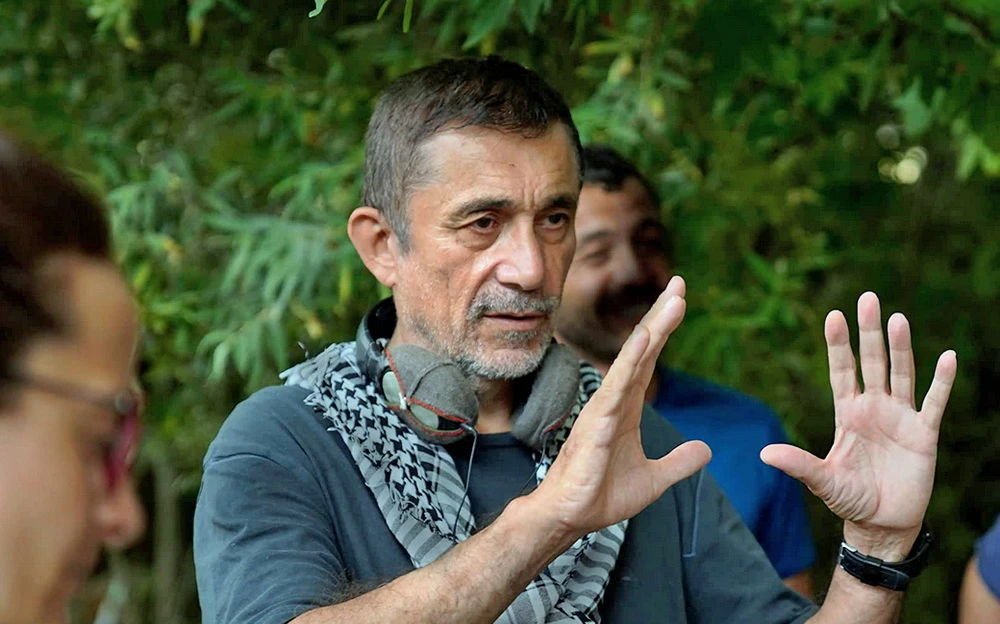 Nuri Bilge Ceylan beim Dreh von "Auf trockenen Gräsern" (© Nuri Bilge Ceylan)