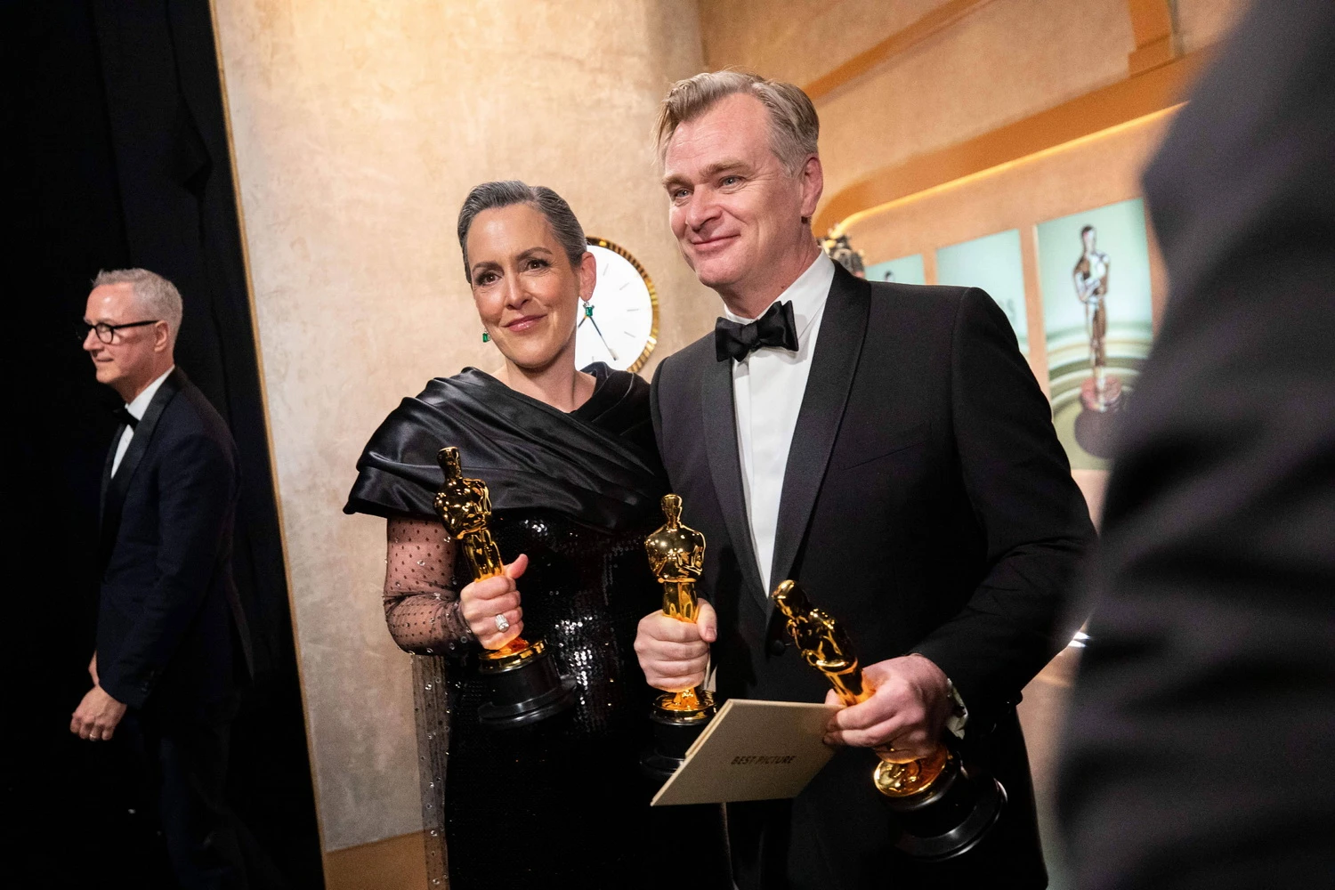 Christopher Nolan stärkte mit seinem "Oscar"-Erfolg "Oppenheimer" auch den physischen Trägermedien den Rücken (© IMAGO / Picturelux)