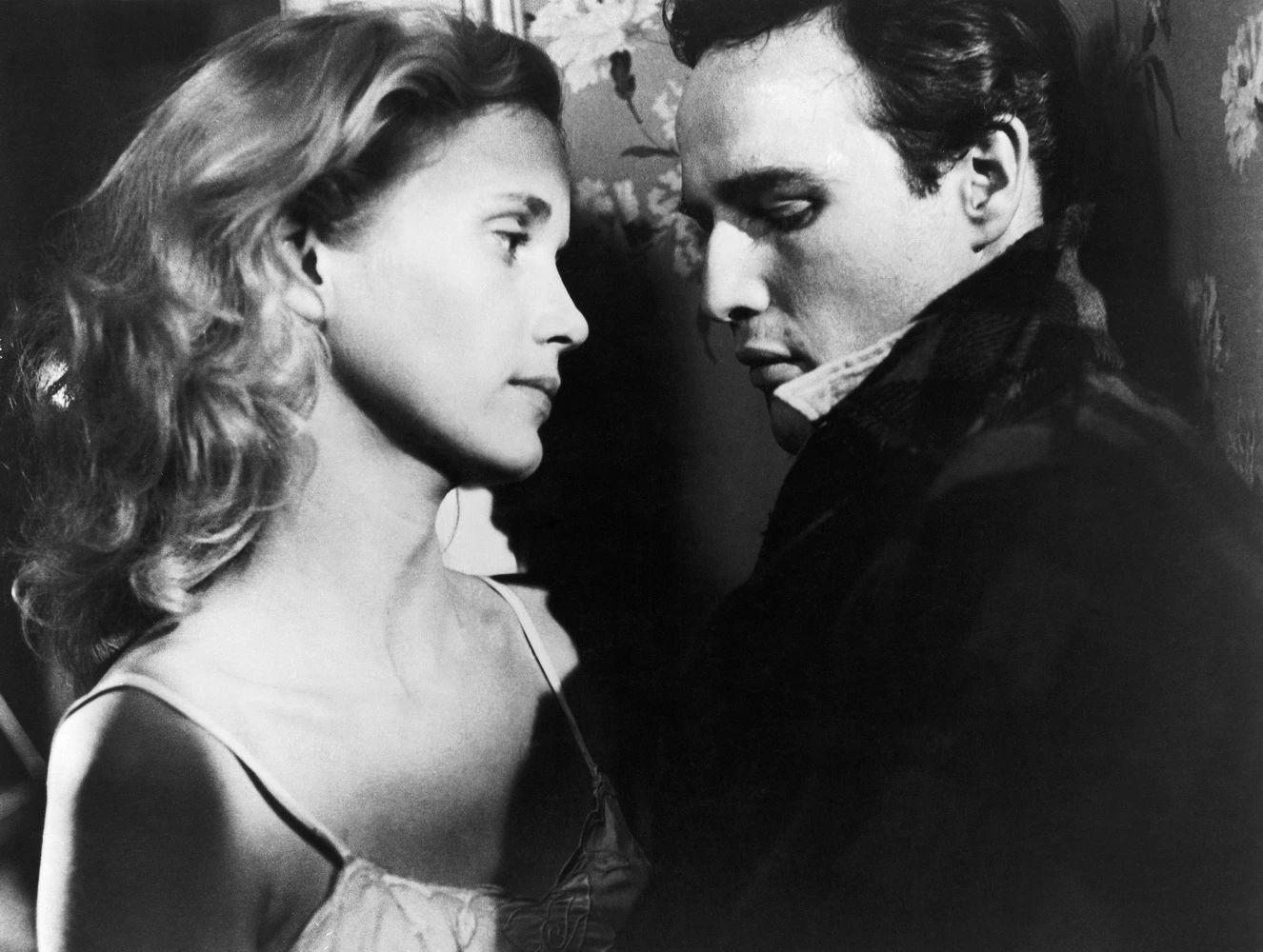 Mit Marlon Brando in "Die Faust im Nacken" (© IMAGO / GRANGER Historical Picture Archive)