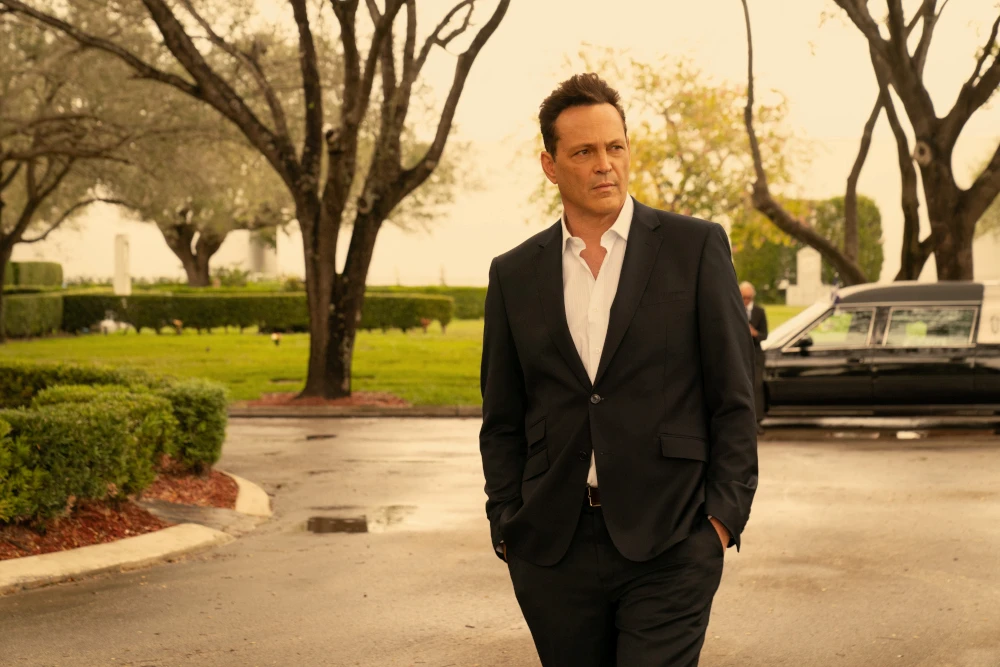 Vince Vaughn ermitteln in "Bad Monkey" in Florida (© AppleTV+ 2024)