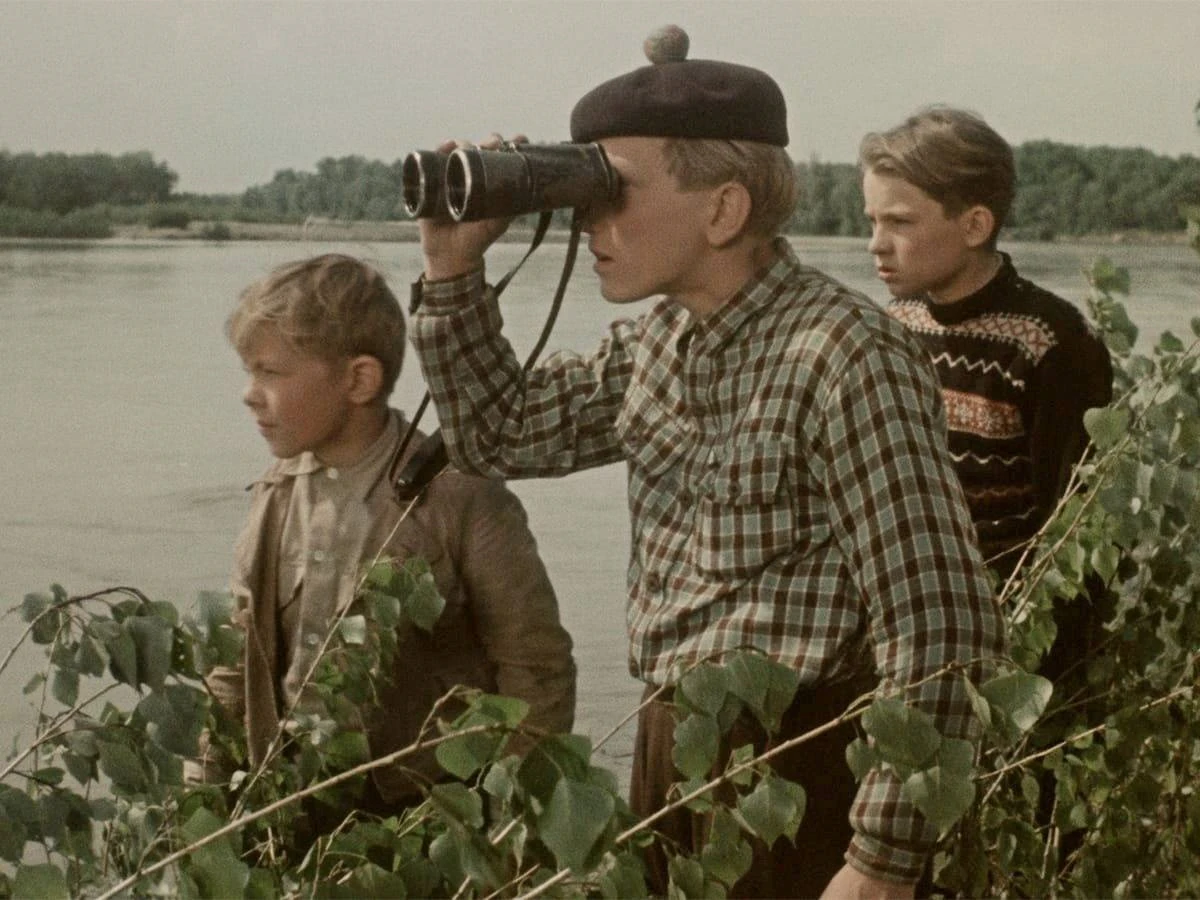 Jungs auf Urzeit-Exkursion (© DEFA/Filmjuwelen)