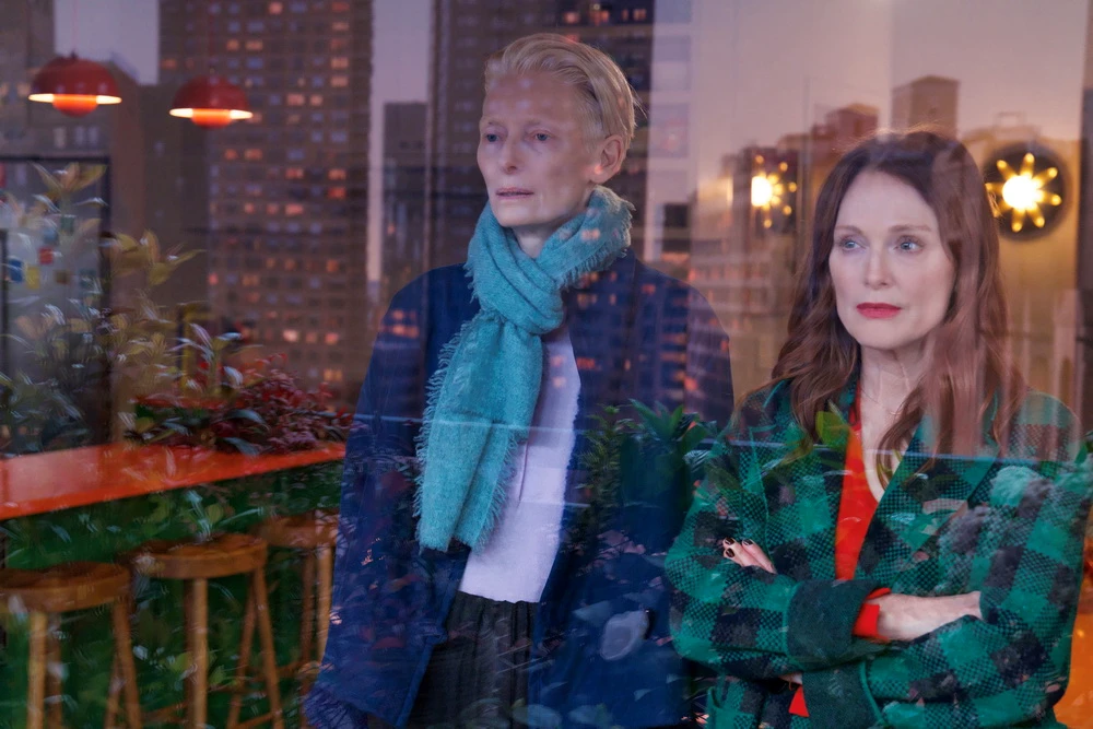 Tilda Swinton, Julianne Moore in "The Room Next Door" (El Deseo/Iglesias Más)