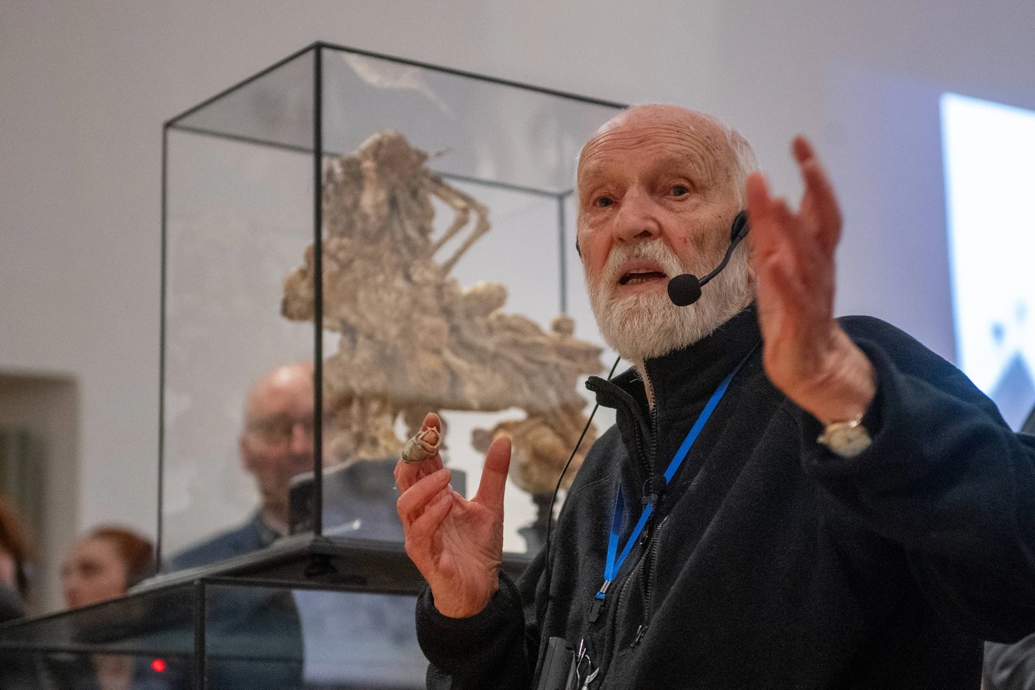 Jan Švankmajer bei der ihm und seiner Frau gewidmeten Ausstellung in der Central Bohemian Region Gallery (GASK) im März 2024 (© IMAGO / CTK Photo)