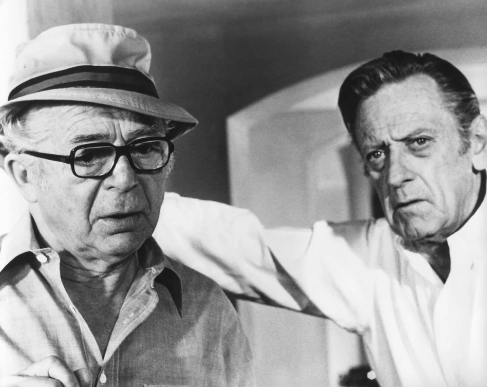 Billy Wilder, William Holden am Set von "Fedora" (imago/Prod. DB)