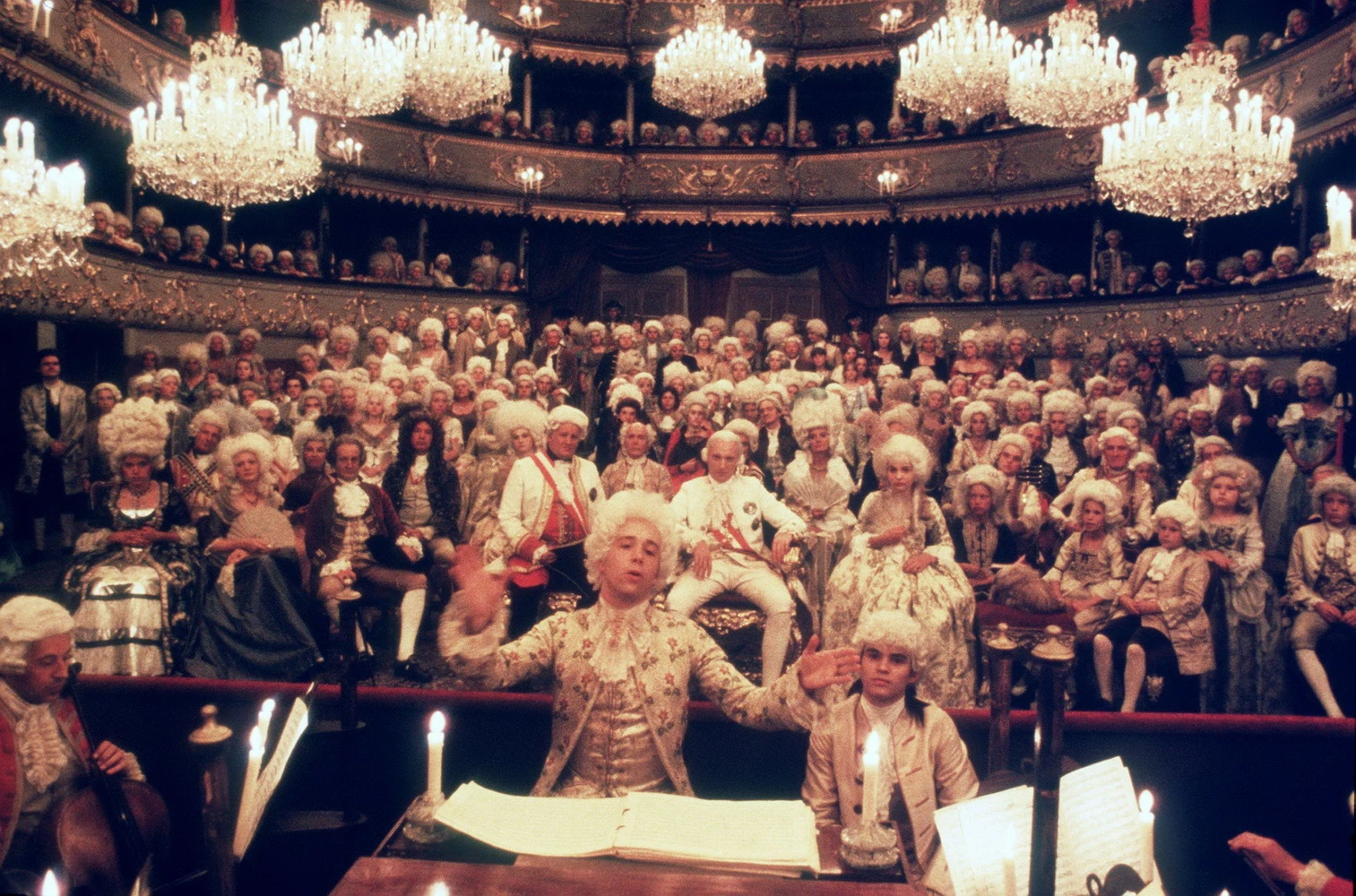 Das Wunderkind in Aktion: Tom Hulce als Mozart (© Imago/United Archives)